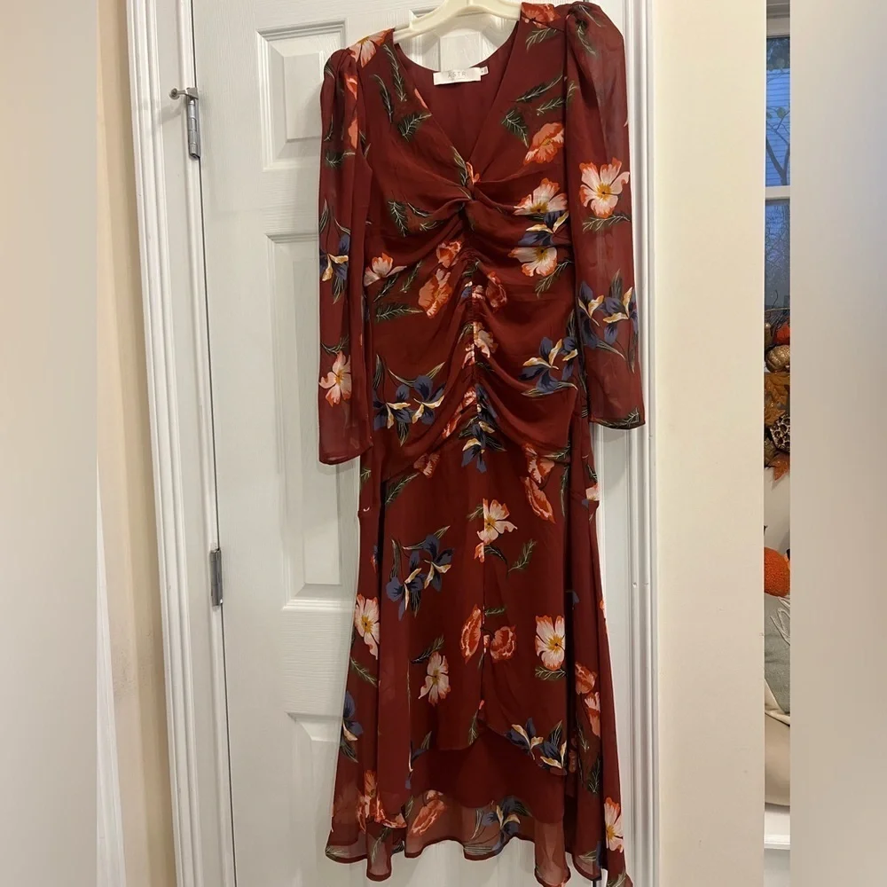 ASTR The Label Hi-Lo Ruched Front Midi Dress Floral Print Size Small - Picture 2 of 9